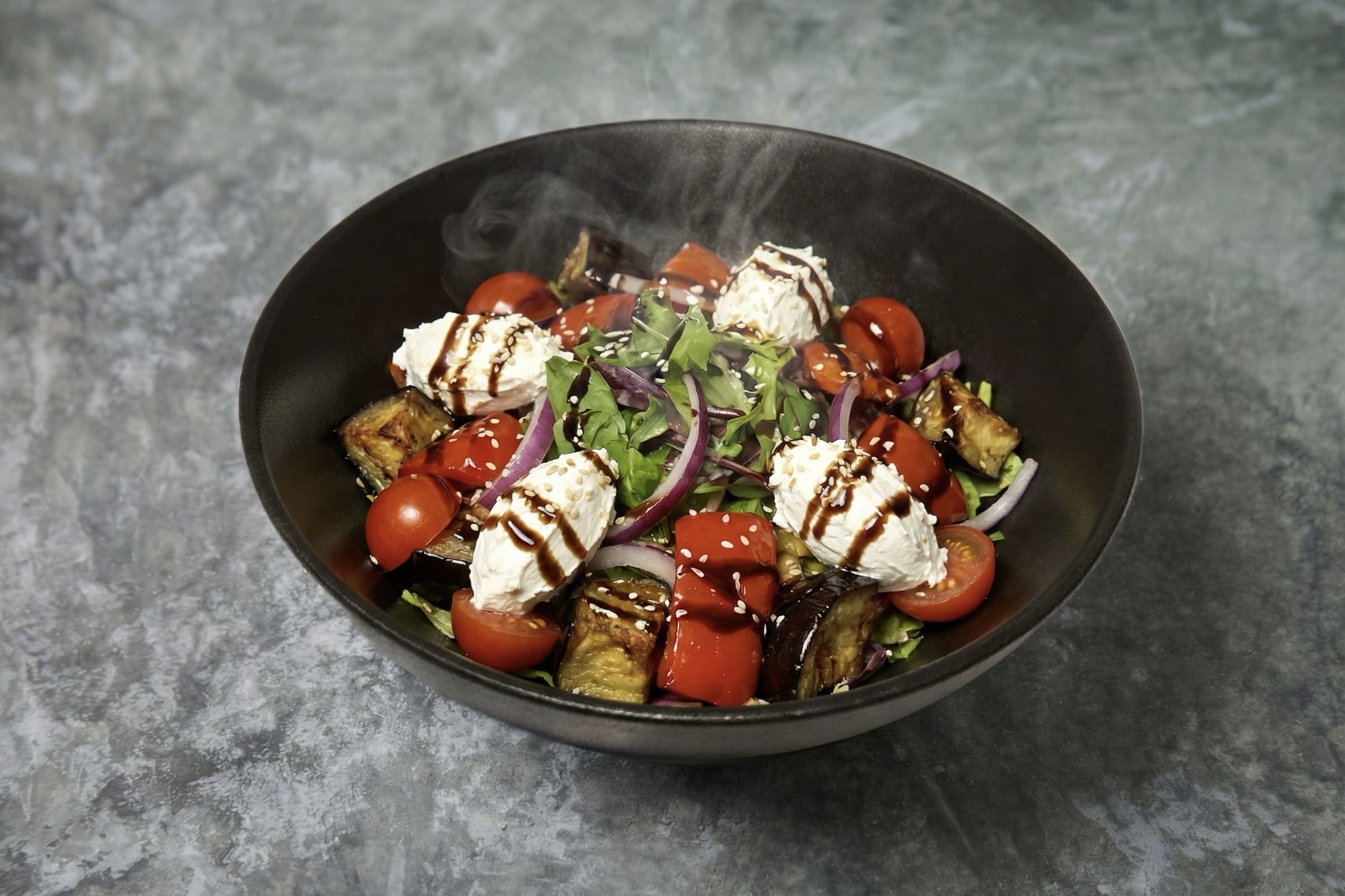 Теплый салат с баклажаном