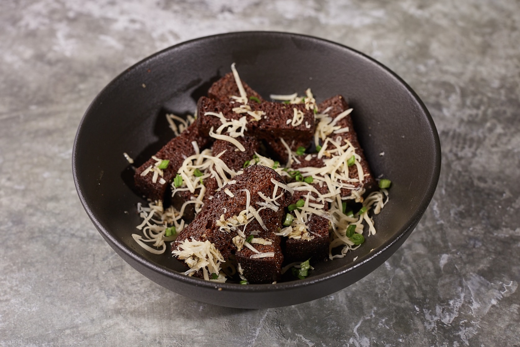 Гренки чесночные с пармезаном