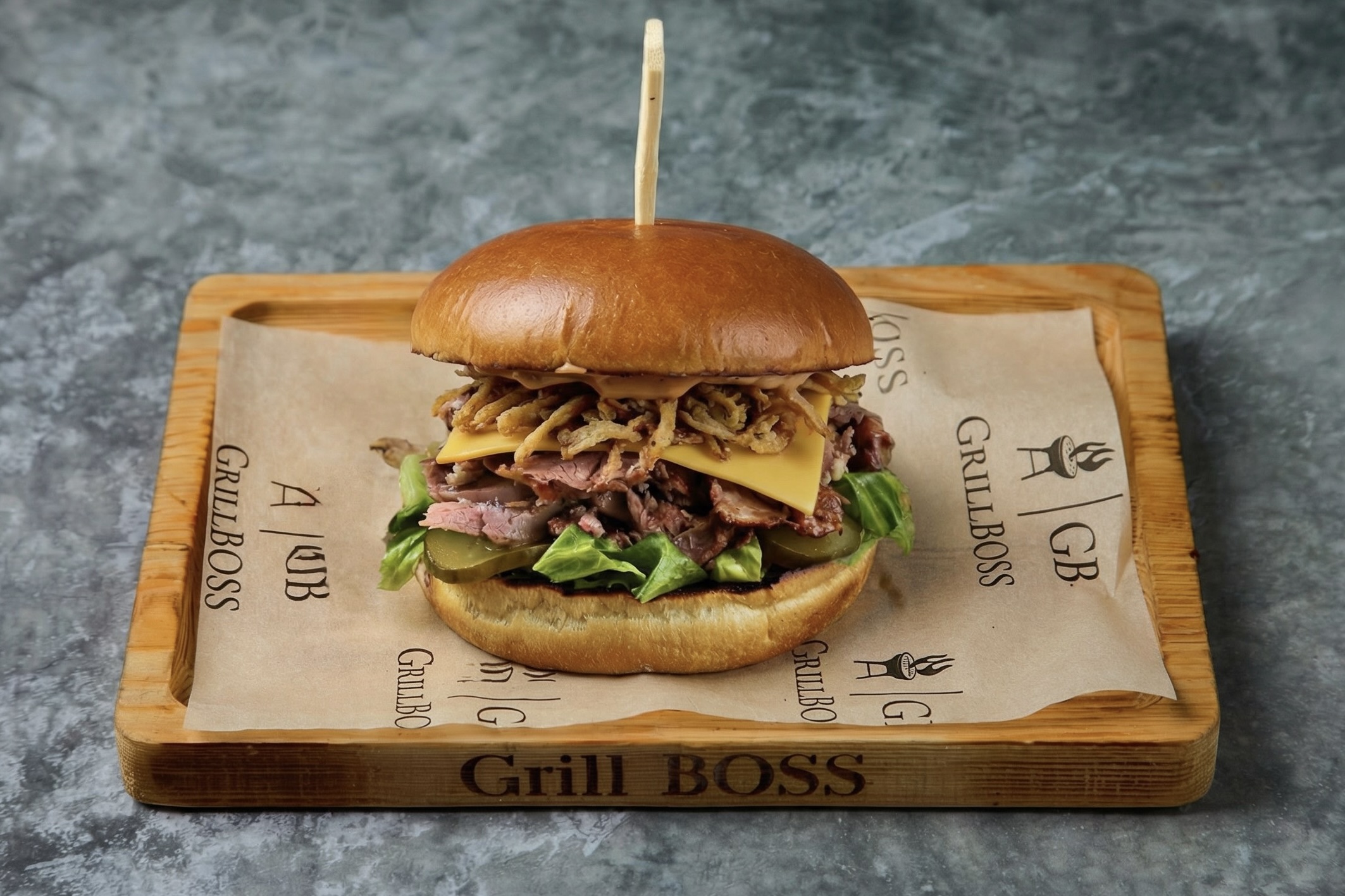 Бургер с реберным мясом