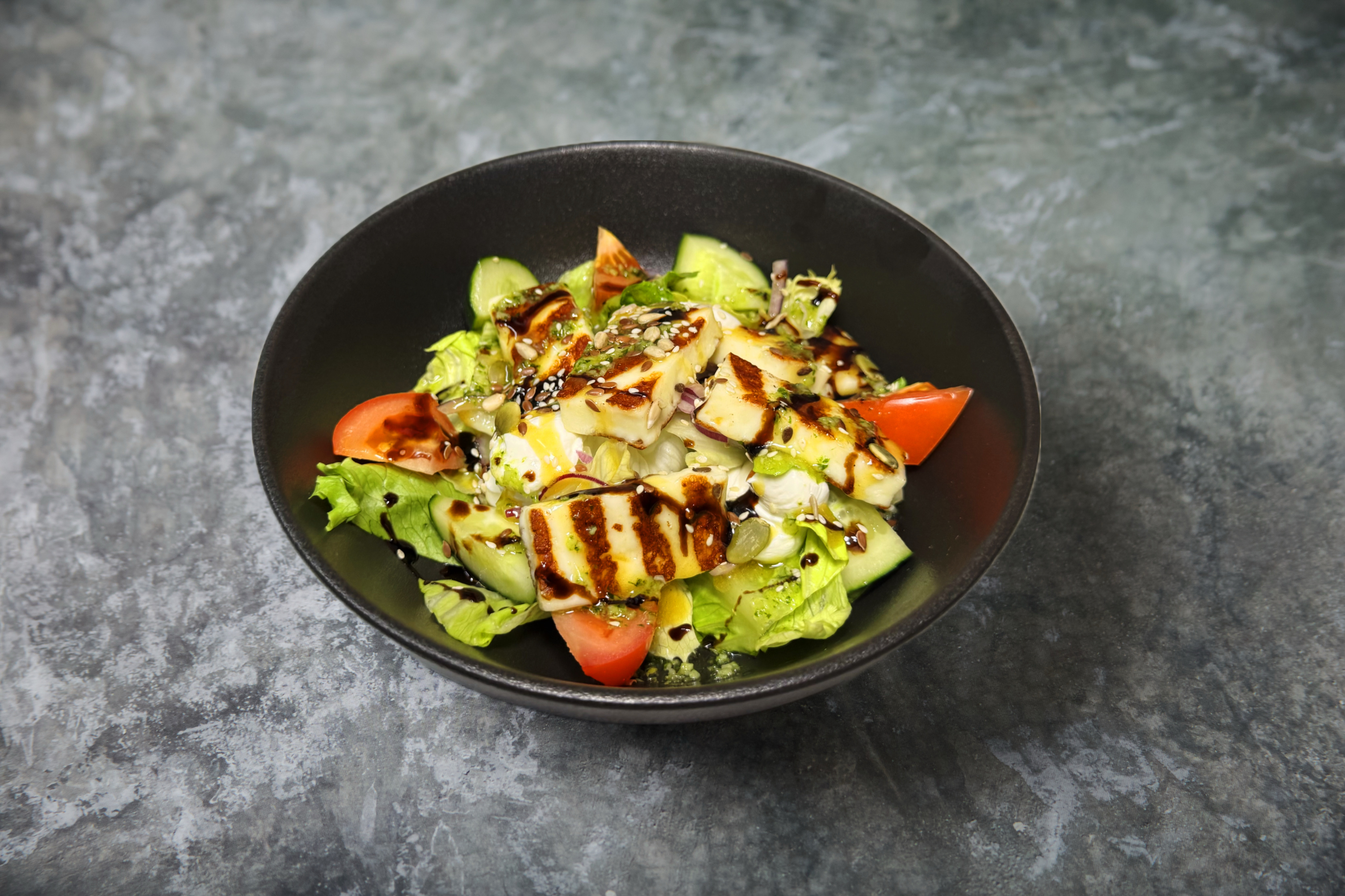Warm salad with halloumi